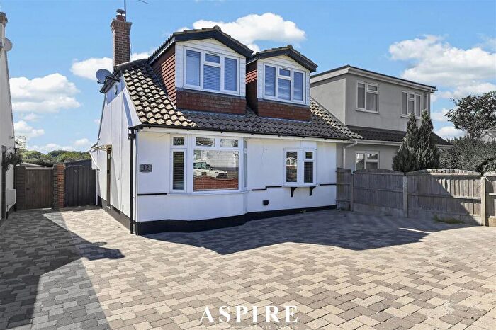 4 Bedroom Semi-Detached House For Sale In Bracken Way, Benfleet, SS7