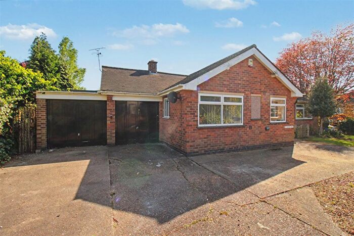 4 Bedroom Bungalow To Rent In Arundel Drive, Bramcote, Nottingham, NG9