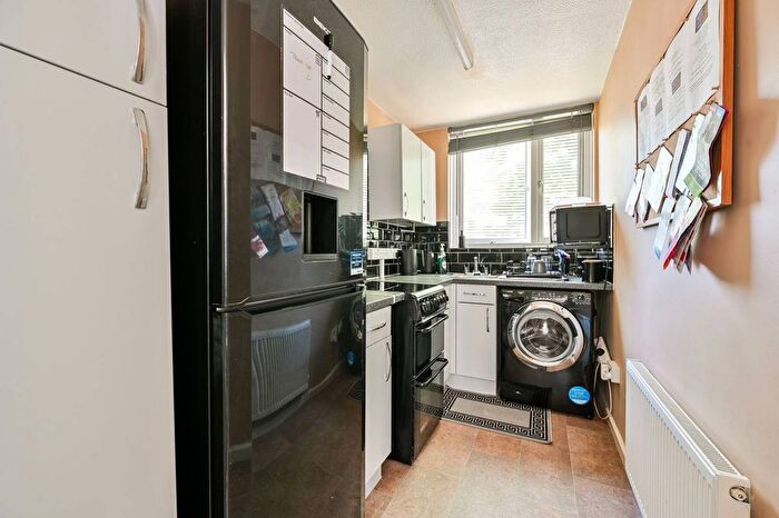 1 Bedroom Flat To Rent In Cadbury Way, Bermondsey, London, SE16