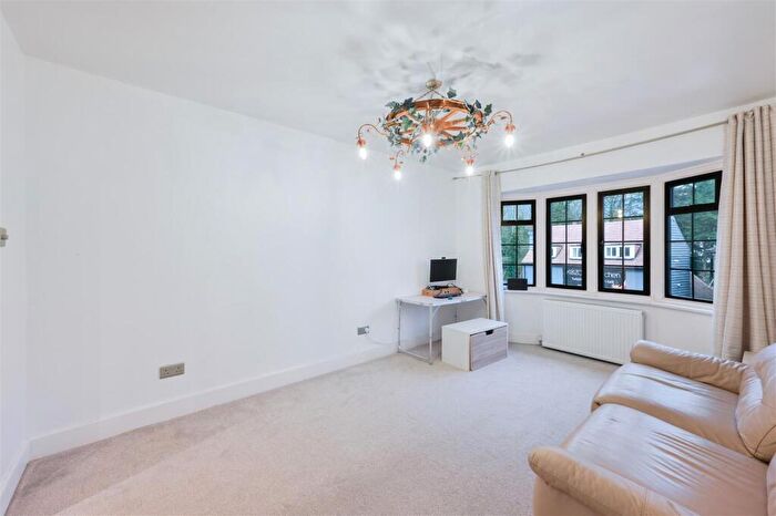 2 Bedroom House For Sale In South Street, Epsom, KT18