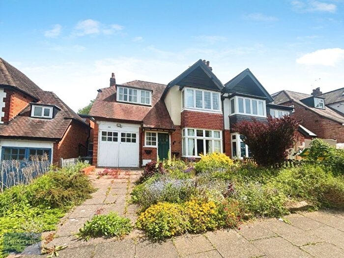 3 Bedroom Semi Detached House For Sale In Ellesboro Road, Birmingham, B17