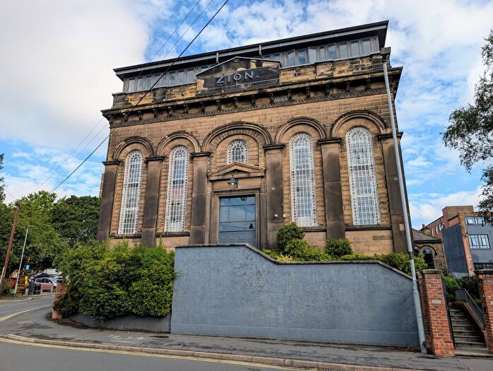 2 Bedroom Flat To Rent In George Street, Wakefield, West Yorkshire, WF1