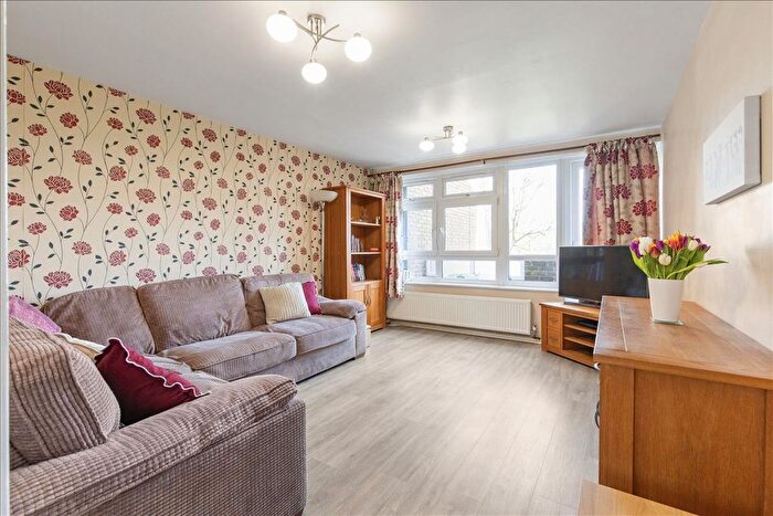 2 Bedroom Flat For Sale In Adeney Close, Hammersmith, London, W6