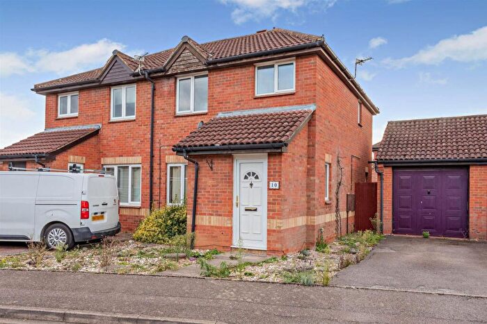 3 Bedroom Semi-Detached House For Sale In Chaucer Drive, Biggleswade, SG18