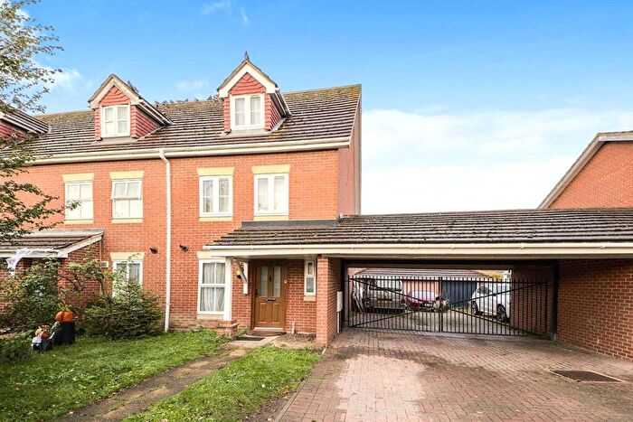 3 Bedroom End Of Terrace House For Sale In Floathaven Close, London, SE28