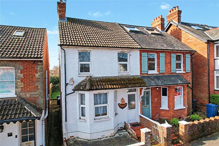 3 Bedroom Semi Detached House For Sale In St. James Avenue, Farnham, Surrey, GU9