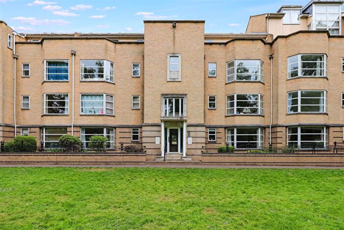 2 Bedroom Flat For Sale In Petersfield, Cambridge, CB1