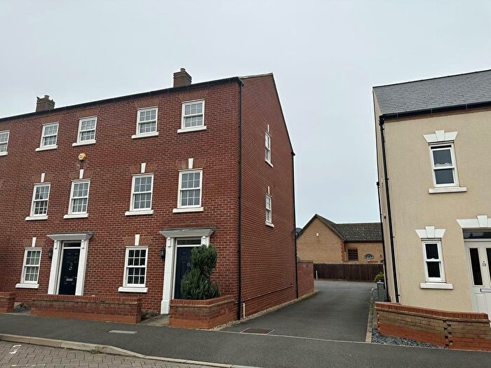 4 Bedroom Property To Rent In Broadmead Avenue, Great Denham, MK40