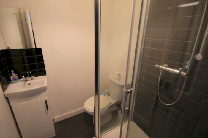 4 Bedroom Terraced House To Rent In Carberry Terrace, Hyde Park, Leeds, LS6