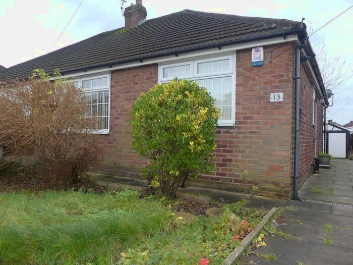 2 Bedroom Semi-Detached Bungalow To Rent In Kirby Avenue, Chadderton, Oldham, OL9