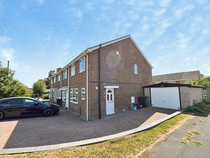 3 Bedroom End Of Terrace House For Sale In Sawyers Crescent, Copmanthorpe, York, YO23