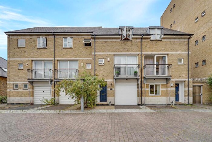 3 Bedroom Terraced House For Sale In Torres Square, Isle Of Dogs, E14
