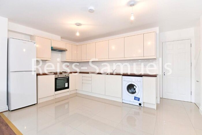 6 Bedroom Town House To Rent In Lockesfield Place, London, E14