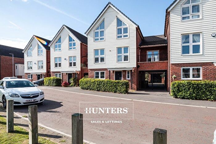 4 Bedroom Link Detached House To Rent In Park Way, Castleford, WF10