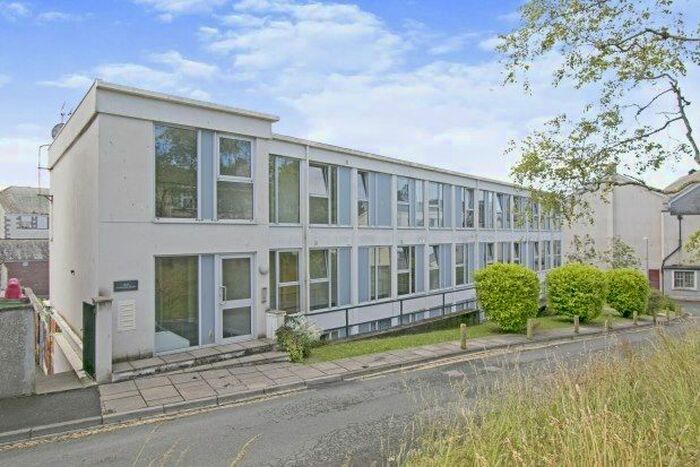 1 Bedroom Flat To Rent In The Leats, Truro, TR1