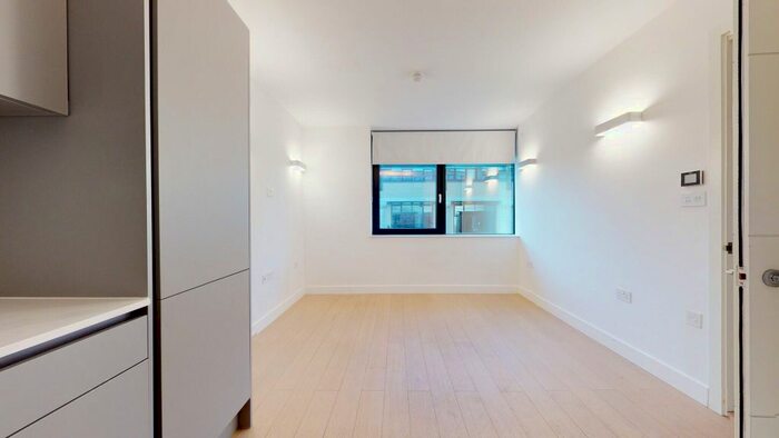 1 Bedroom Flat To Rent In New Horizons Court, Brentford, TW8