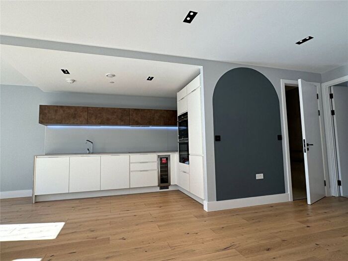 1 Bedroom Flat To Rent In Exchange Gardens, Keybridge House, London, SW8