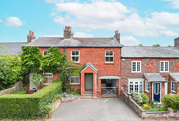 3 Bedroom Semi-Detached House To Rent In London Road, Markyate, St Albans, AL3