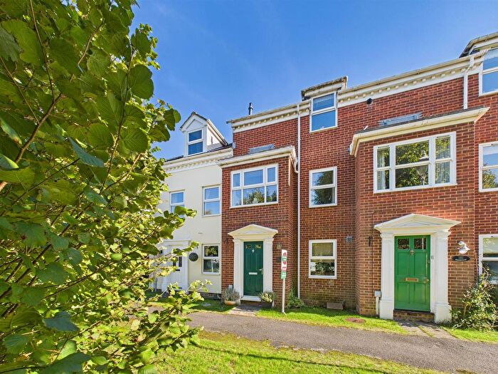 4 Bedroom Terraced House For Sale In Whinchat, Watermead, Aylesbury, HP19