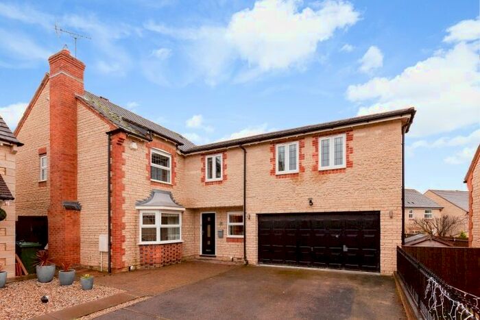 4 Bedroom Detached House To Rent In Sorrel Mead, Bicester, OX26