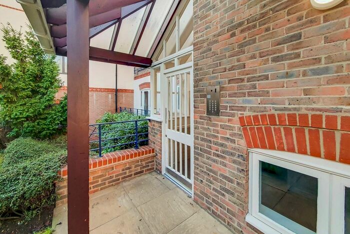 2 Bedroom Flat To Rent In Steadfast Road, Kingston, Kingston Upon Thames, KT1