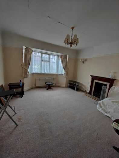 5 Bedroom Detached House To Rent In Camborne Way, Hounslow, TW5