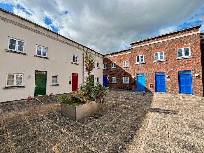 2 Bedroom Flat To Rent In Wedgewood Street, Aylesbury, HP19