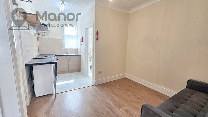 2 Bedroom Flat To Rent In Kingswood Road, Goodmayes, IG3