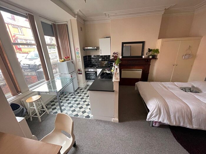 Studio To Rent In Manor Terrace, Leeds, West Yorkshire, LS6