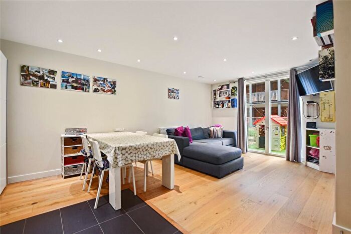 2 Bedroom Flat To Rent In Wiltshire Row, Islington, N1