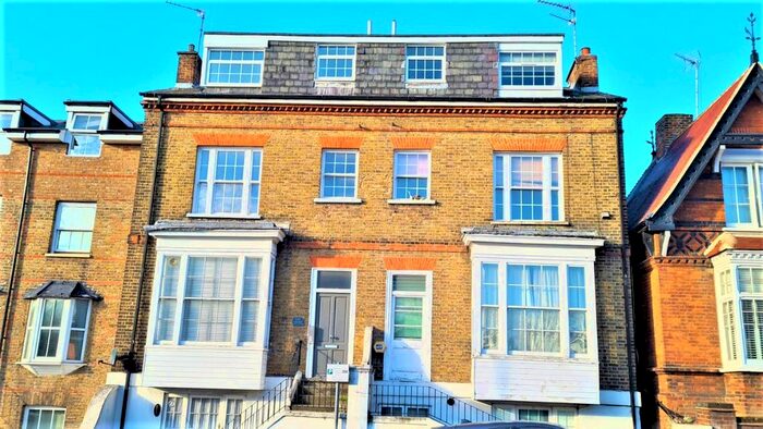 3 Bedroom Flat To Rent In Parson Street, London, NW4