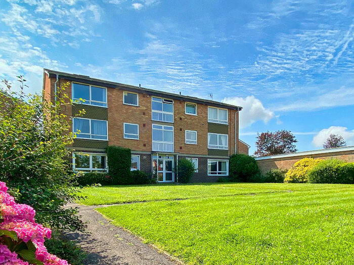3 Bedroom Apartment To Rent In Wilderness Court, Guildford, GU2