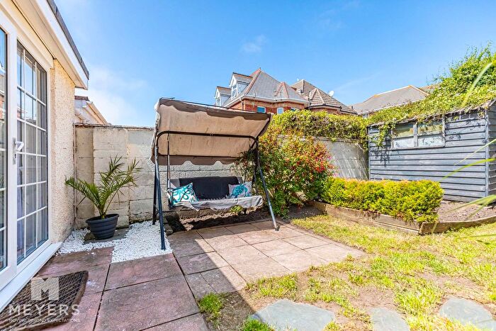 2 Bedroom Flat For Sale In Cecil Road, Bournemouth, BH5