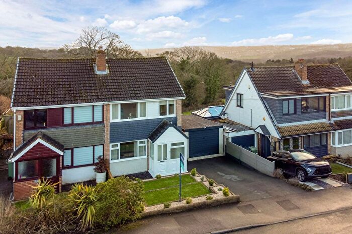 3 Bedroom Semi Detached House For Sale In Woodlea Close, Yeadon, Leeds, LS19