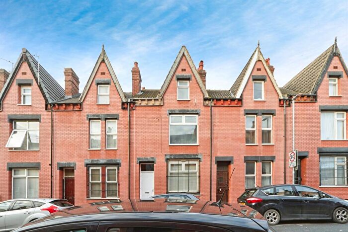 4 Bedroom Terraced House For Sale In Nowell Place, Leeds, LS9