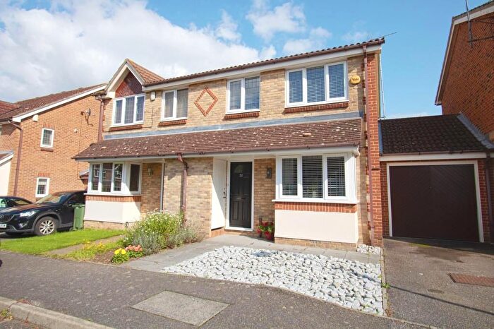 3 Bedroom Semi-detached House For Sale In Carpenter Close, Billericay, CM12