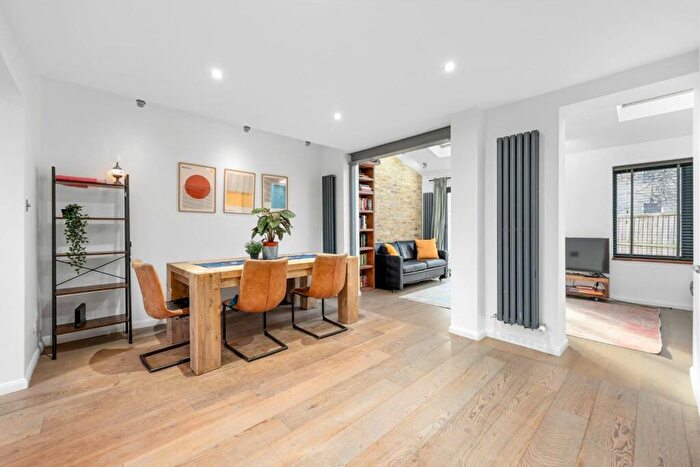 3 Bedroom Terraced House To Rent In Queensbury Street, Islington, N1