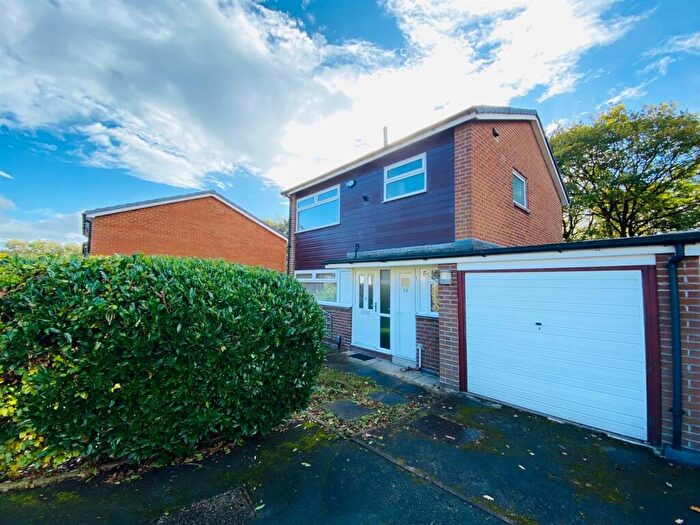 3 Bedroom Detached House For Sale In Butterwood Close, Beaumont Park, Huddersfield, HD4