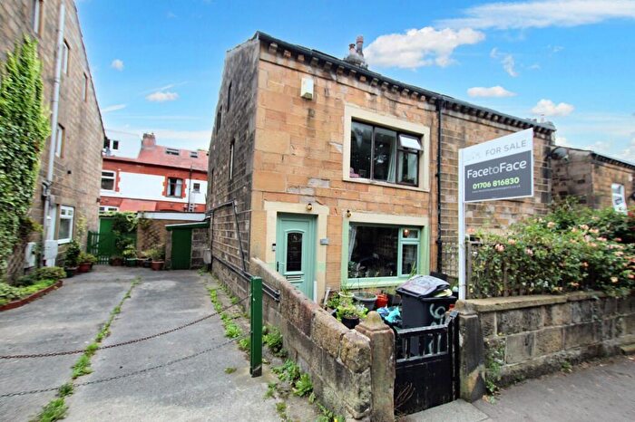 4 Bedroom Semi-Detached House For Sale In Burnley Road, Todmorden, OL14