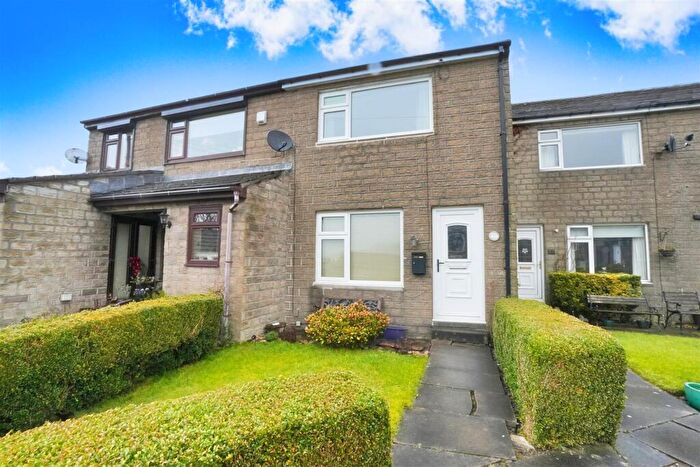 2 Bedroom Terraced House For Sale In Bowling Green Court, Stainland, HX4