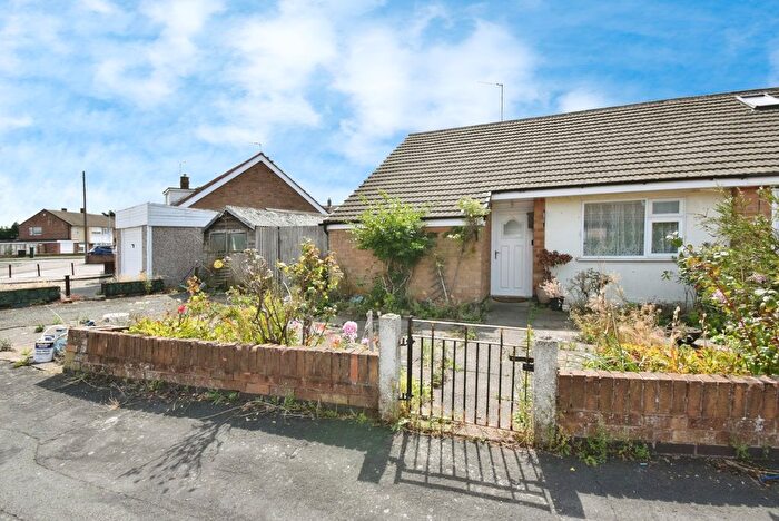 2 Bedroom Bungalow For Sale In Allington Drive, Birstall, Leicester, Leicestershire, LE4