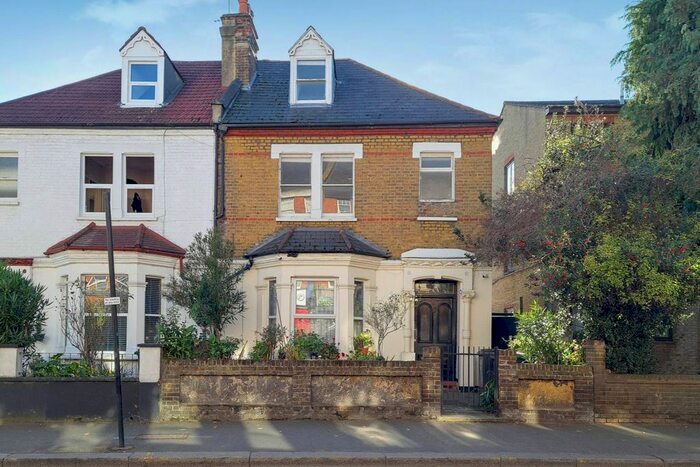 2 Bedroom Maisonette To Rent In West Green Road, De, Tottenham, London, N15