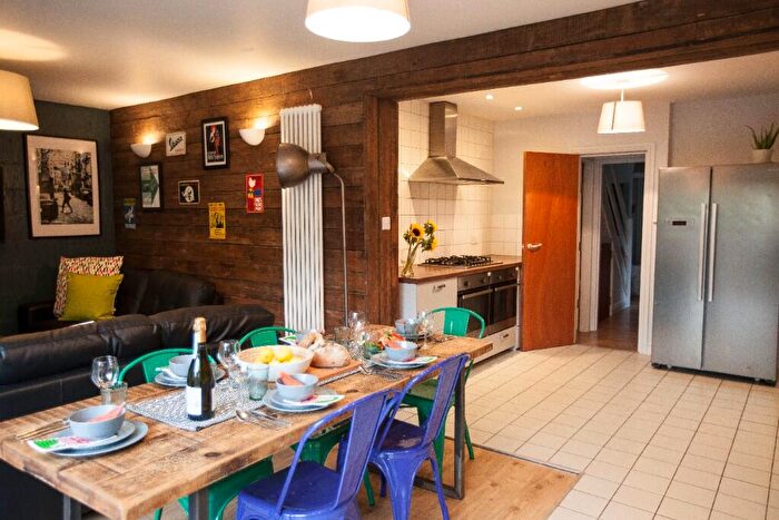 8 Bedroom Semi-Detached House To Rent In Amherst Road, Manchester, Greater Manchester, M14
