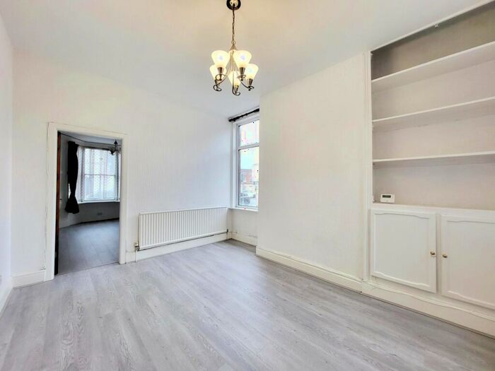 1 Bedroom Flat To Rent In Wellington Road, Stockport, Greater Manchester, SK2