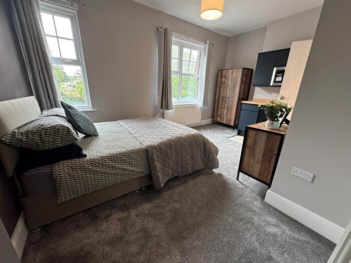 1 Bedroom Flat To Rent In Queens Avenue, Tunstall, ST6