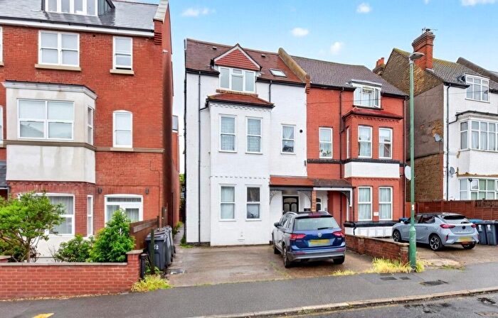 1 Bedroom Apartment For Sale In Manorgate Road, Kingston Upon Thames, KT2