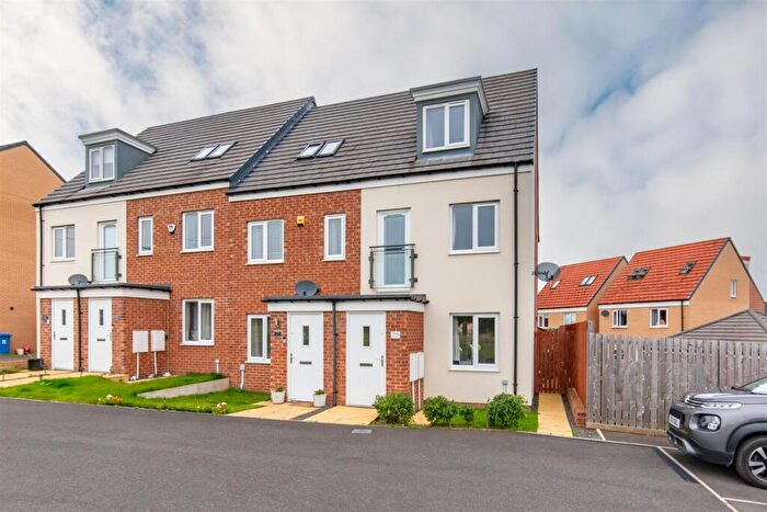 3 Bedroom End Of Terrace House For Sale In Osprey Walk, Great Park, NE13
