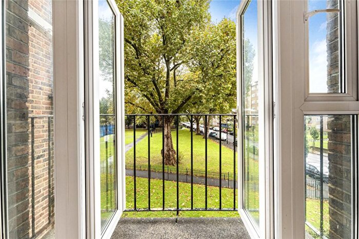 3 Bedroom Flat To Rent In Queensbridge Road, Haggerston, London, E2