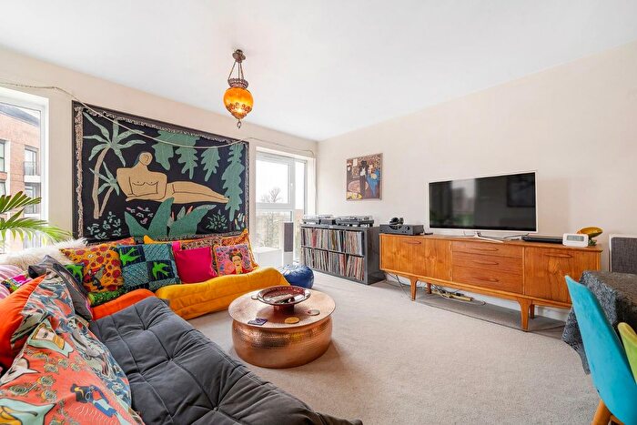 3 Bedroom Flat For Sale In Mullins Place, SW4
