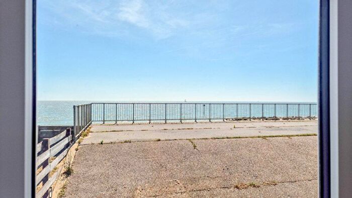 2 Bedroom Park Home For Sale In Suffolk Sands Holiday Park, IP11